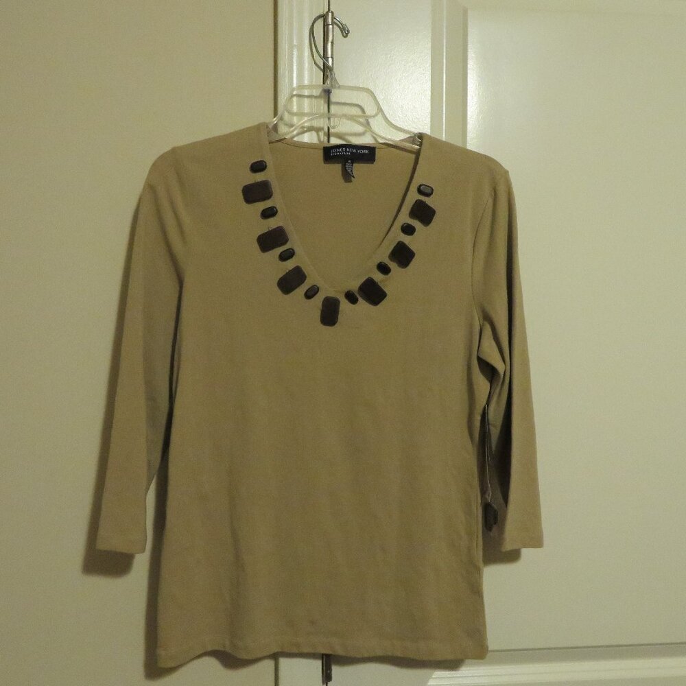 Jones New York Signature M Tan Beaded V-Neck 3/4 Sleeve Top